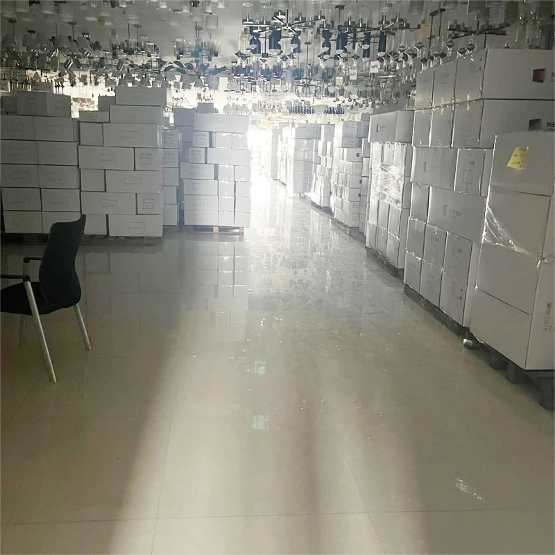 Kho lớn của chúng tôi lớn đến mức nào và chúng tôi có thể giữ hàng hóa trong kho bao lâu trước khi giao hàng?